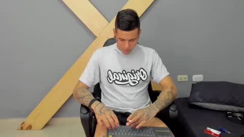 Snapshot of jamesinked_ chatting on December 27, 6:53 pm Jamesinked online show from December 27, 6:53 pm