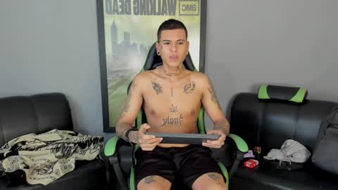 Snapshot of jamesinked_ chatting on January 4, 7:02 pm Jamesinked online show from January 4, 7:02 pm