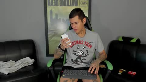Snapshot of jamesinked_ chatting on January 27, 4:54 pm Jamesinked online show from January 27, 4:54 pm