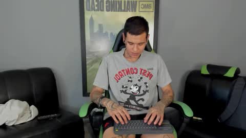 Snapshot of jamesinked_ chatting on January 28, 7:10 pm Jamesinked online show from January 28, 7:10 pm