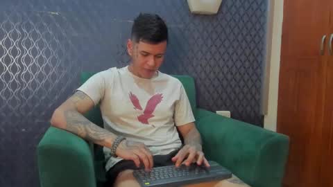 Snapshot of jamesinked_ chatting on October 6, 6:16 pm Jamesinked online show from October 6, 6:16 pm