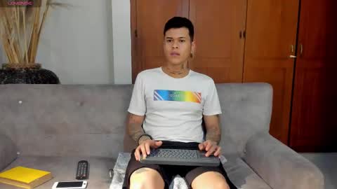 Snapshot of jamesinked_ chatting on November 13, 2:10 am Jamesinked online show from November 13, 2:10 am