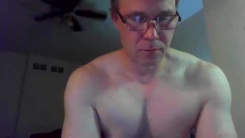 Snapshot of jamesjewels chatting on May 5, 2:19 am jamesjewels online show from May 5, 2:19 am