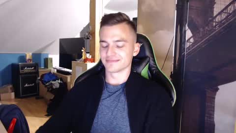 jamesss11158699 online show from December 2, 8:33 pm