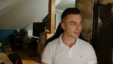 jamesss11158699 online show from December 4, 8:40 pm
