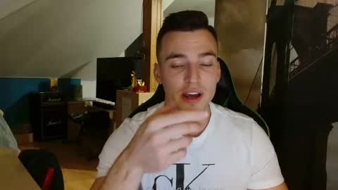 jamesss11158699 online show from December 5, 8:11 pm