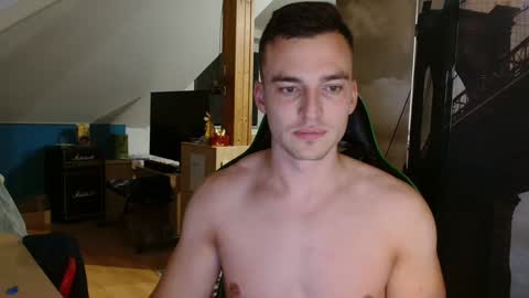 jamesss11158699 online show from December 5, 11:18 pm