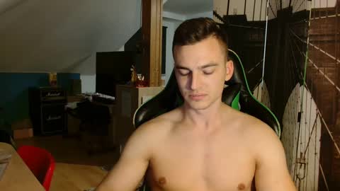 jamesss11158699 online show from December 8, 9:52 pm