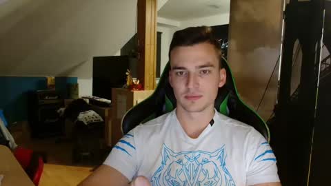 jamesss11158699 online show from December 12, 7:26 pm