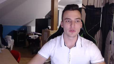 jamesss11158699 online show from January 12, 8:25 pm