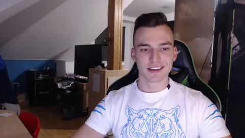 jamesss11158699 online show from January 17, 6:44 pm