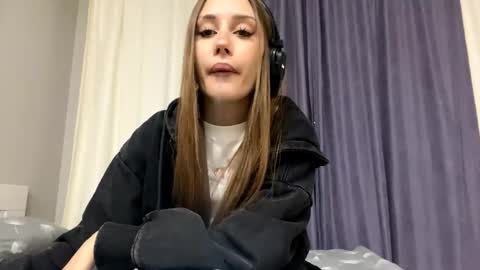 Snapshot of jamestica chatting on September 8, 7:13 pm Milena online show from September 8, 7:13 pm