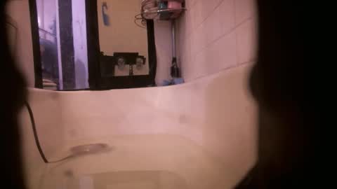 Snapshot of jamwarnerone chatting on October 19, 2:29 pm Bootyshows online show from October 19, 2:29 pm