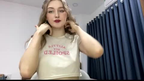 Snapshot of janesspace chatting on April 1, 4:59 pm Janie online show from April 1, 4:59 pm