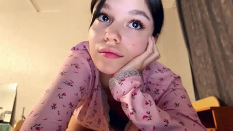 Snapshot of janethcensky chatting on November 22, 4:17 pm Aleksia online show from November 22, 4:17 pm