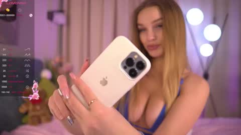 Day Alice Night Stella online show from February 8, 12:52 pm