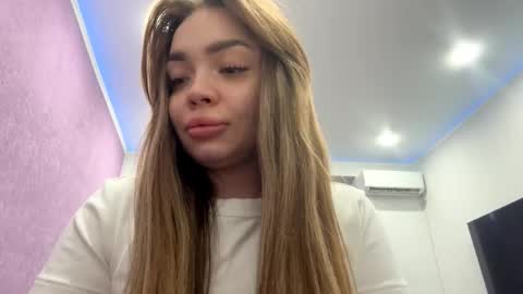 Mia online show from May 26, 6:53 am