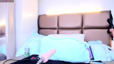 Snapshot of janette_rider_ chatting on January 15, 6:01 am Janette online show from January 15, 6:01 am