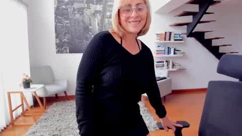 Snapshot of janeturner chatting on October 2, 1:07 pm JANE TURNER MILF online show from October 2, 1:07 pm