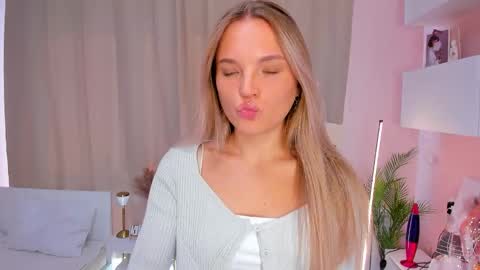 Snapshot of janewirtz chatting on October 2, 7:15 am Hi Im Alice and here youll find something online show from October 2, 7:15 am