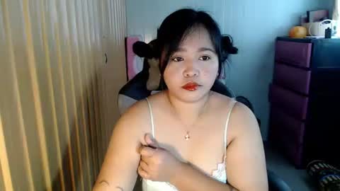 Snapshot of janicaslut_18 chatting on April 1, 2:23 am janicaslut_18 online show from April 1, 2:23 am