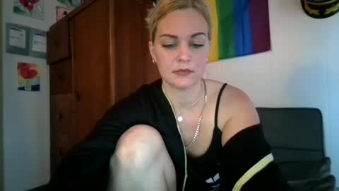 janiefoxx online show from January 15, 7:55 pm