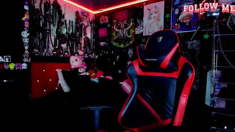      online show from March 27, 10:53 pm