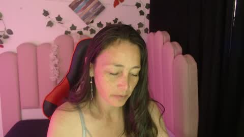Snapshot of janneth16 chatting on May 21, 10:55 am janneth16 online show from May 21, 10:55 am
