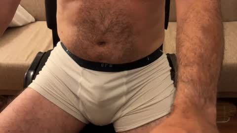 Snapshot of jarabedecereza chatting on February 25, 5:19 am MRA online show from February 25, 5:19 am