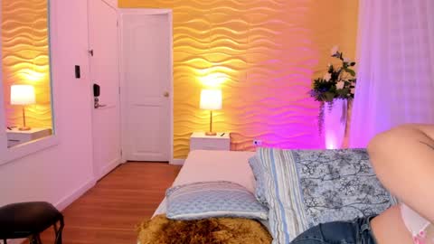 Jasmin Evans online show from January 3, 8:01 pm