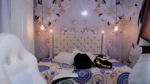 Snapshot of jasmin_brunette_ chatting on February 20, 11:42 am Jasmin online show from February 20, 11:42 am