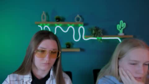 Snapshot of jasmine_fly chatting on November 4, 9:41 am jasmine_fly online show from November 4, 9:41 am