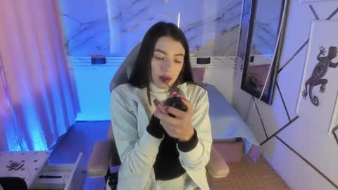 Jas online show from February 20, 2:46 pm