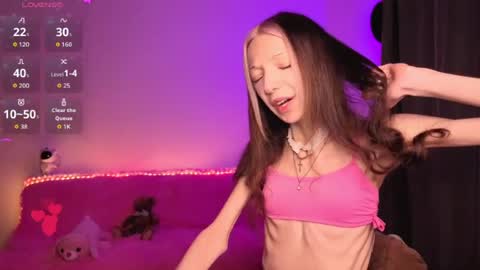 Snapshot of jasminecute_ chatting on June 11, 10:35 am Jasmin online show from June 11, 10:35 am