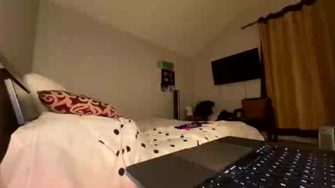 jasminesun12 online show from May 14, 4:41 am