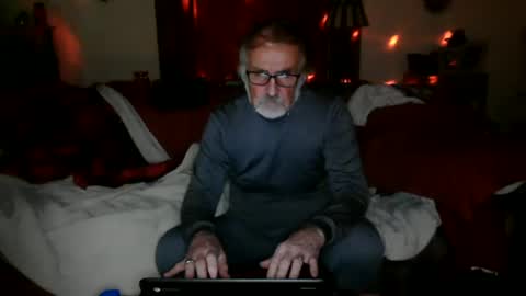 Snapshot of jasonreloaded694u chatting on January 5, 3:22 am Jason online show from January 5, 3:22 am