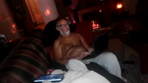 Snapshot of jasonreloaded694u chatting on January 27, 9:44 am Jason online show from January 27, 9:44 am