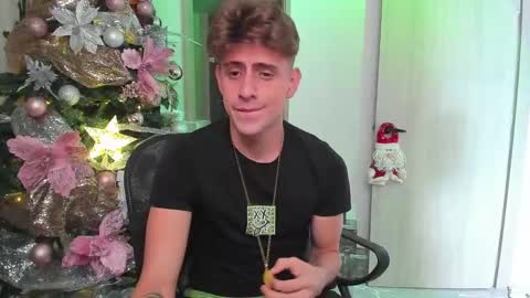 Snapshot of jasper__jones chatting on December 18, 5:52 pm JASPER JONES online show from December 18, 5:52 pm