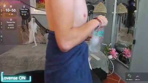 jasperjohnson online show from October 28, 3:10 am