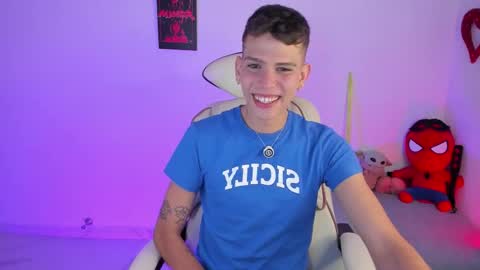 Snapshot of jasson___ chatting on February 18, 7:54 pm jasson___ online show from February 18, 7:54 pm