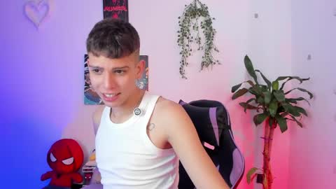 Snapshot of jasson___ chatting on April 21, 6:44 pm jasson___ online show from April 21, 6:44 pm