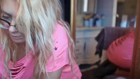 Snapshot of javlovesu chatting on September 25, 11:52 pm JAV online show from September 25, 11:52 pm