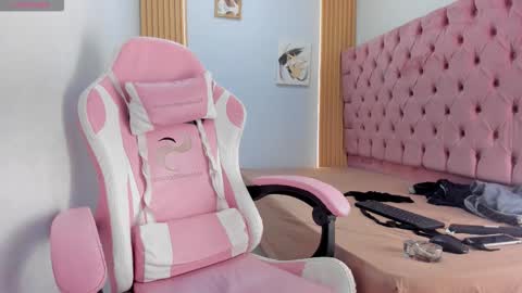 Snapshot of jax_maliq chatting on October 1, 2:17 am jax_maliq online show from October 1, 2:17 am