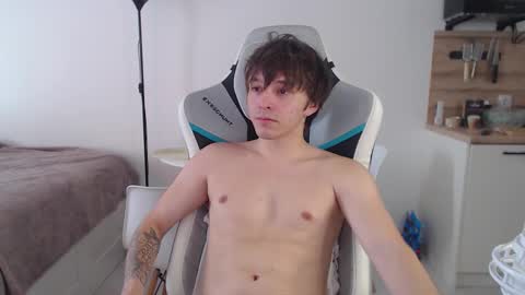 Snapshot of jayce_icestone chatting on September 18, 12:40 pm Jayce online show from September 18, 12:40 pm