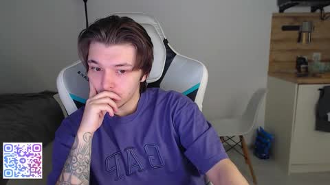 Snapshot of jayce_icestone chatting on October 21, 8:37 am Jayce online show from October 21, 8:37 am