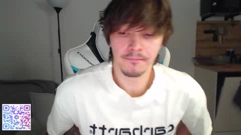 Snapshot of jayce_icestone chatting on November 12, 1:06 am Jayce online show from November 12, 1:06 am