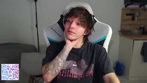 Snapshot of jayce_icestone chatting on November 16, 12:38 am Jayce online show from November 16, 12:38 am