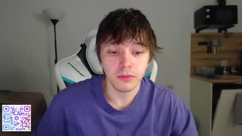 Snapshot of jayce_icestone chatting on November 22, 10:09 pm Jayce online show from November 22, 10:09 pm