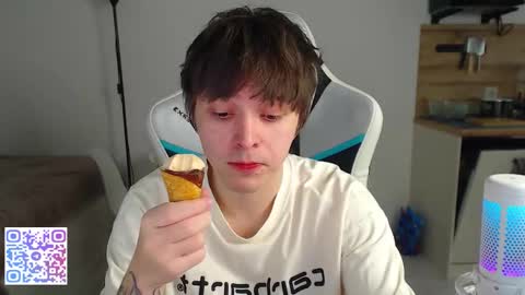 Snapshot of jayce_icestone chatting on November 25, 10:26 am Jayce online show from November 25, 10:26 am