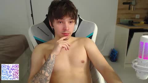 Snapshot of jayce_icestone chatting on December 1, 9:03 am Jayce online show from December 1, 9:03 am